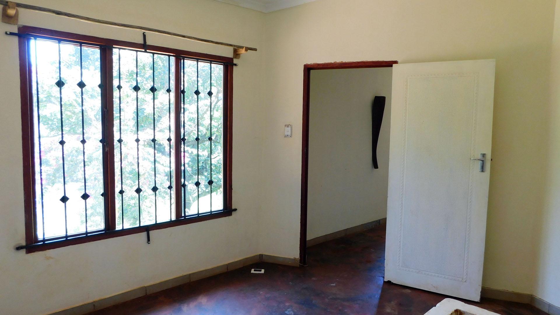 Bed Room 2 - 17 square meters of property in Port Edward