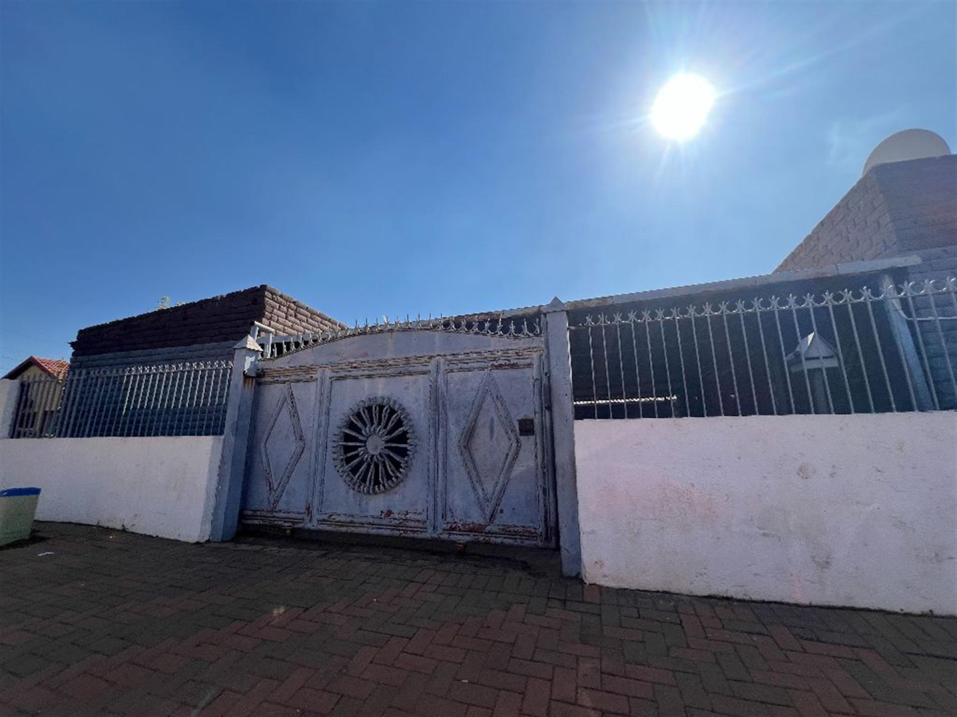 Front View of property in Soshanguve