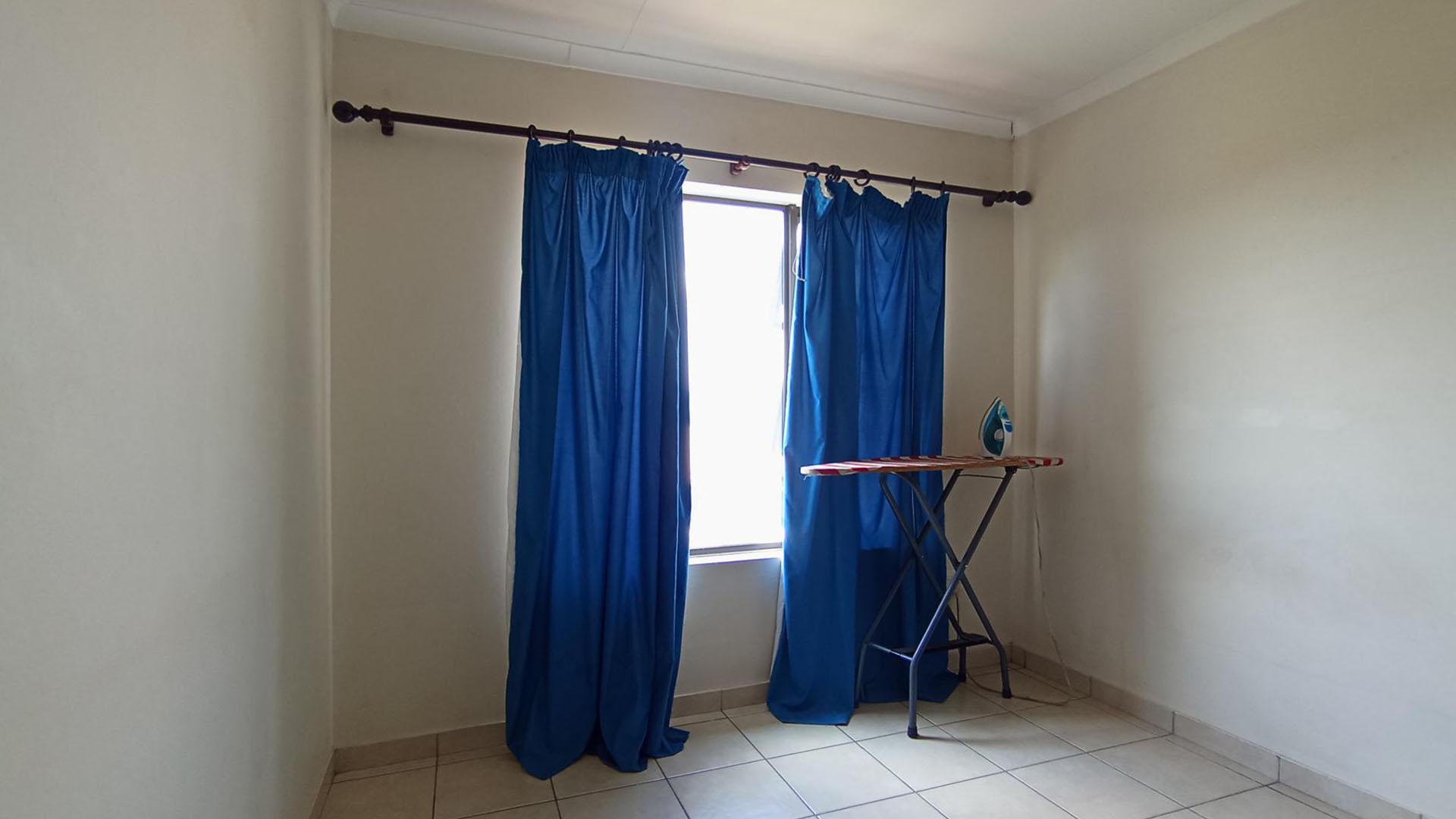 Bed Room 1 - 9 square meters of property in Montana