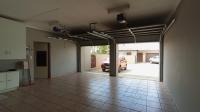 Garage - 35 square meters of property in Montana