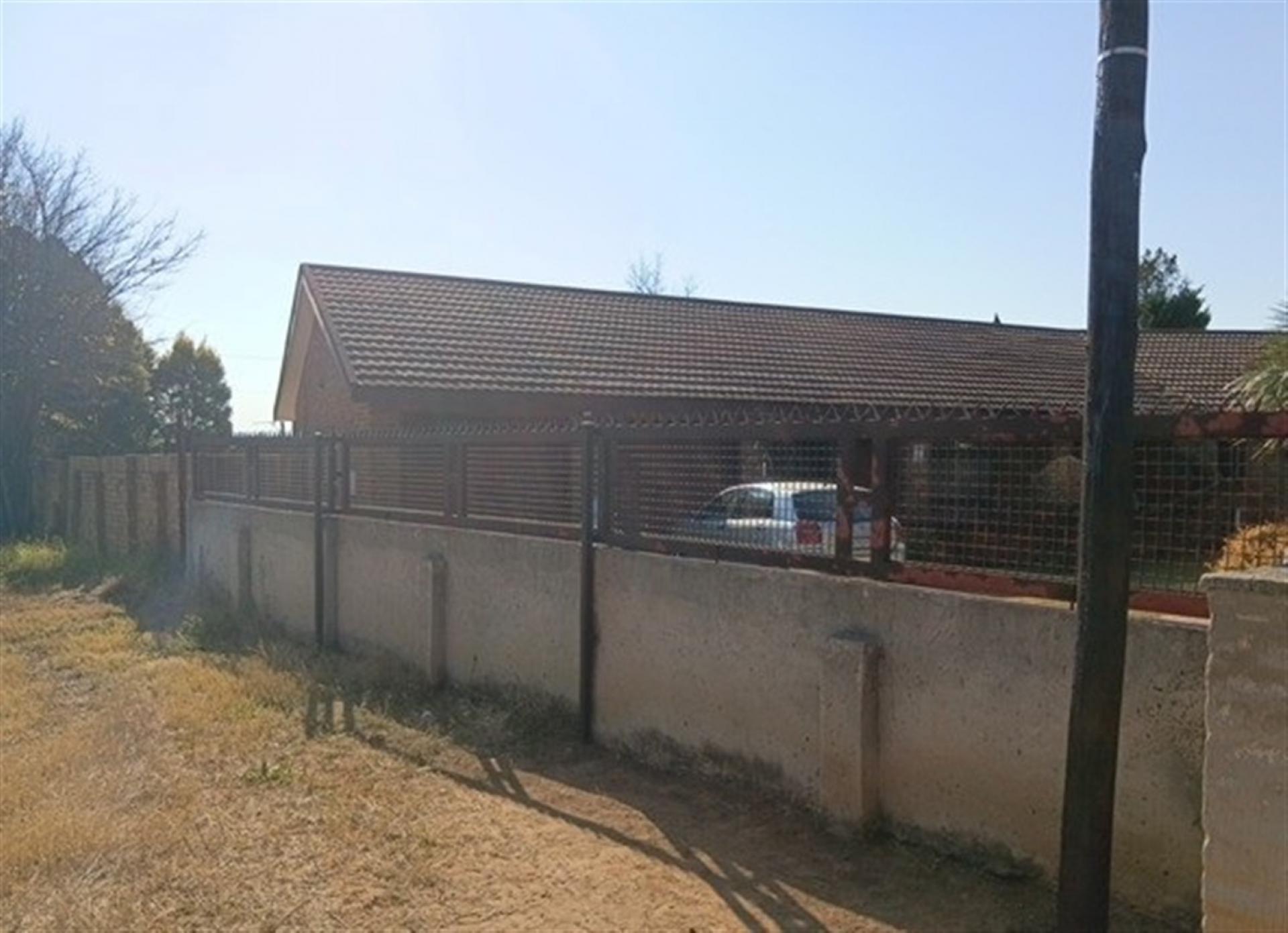Front View of property in Meiringspark