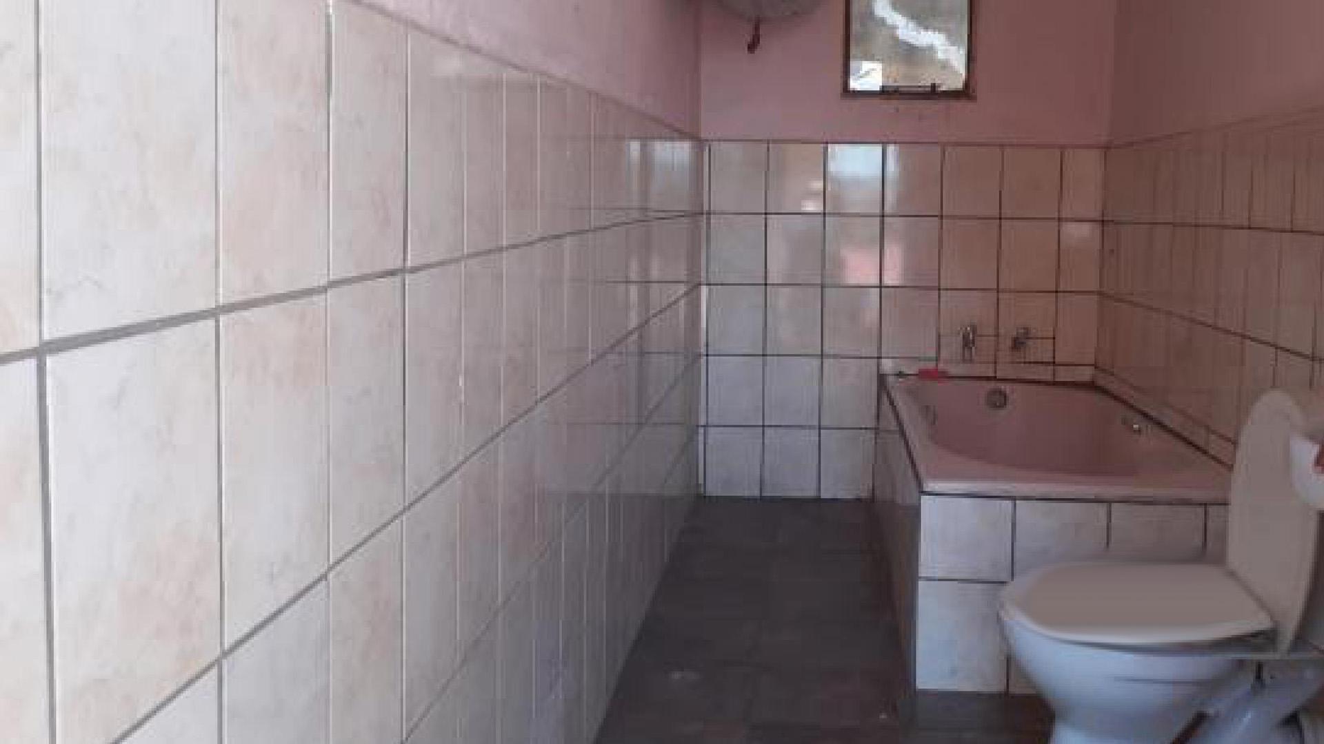 Bathroom 2 of property in Philip Nel Park