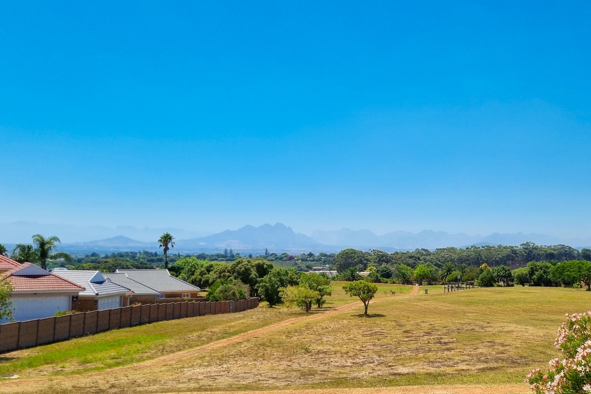 3 Bedroom House for Sale For Sale in Aurora (Durbanville)