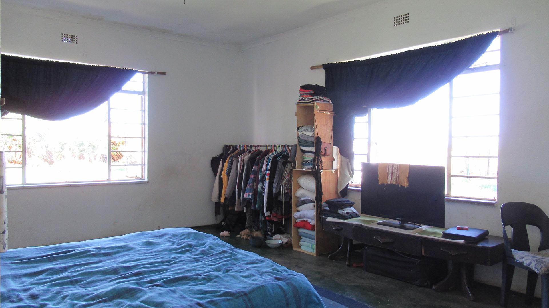 Main Bedroom - 27 square meters of property in Elandsvlei 249-Iq