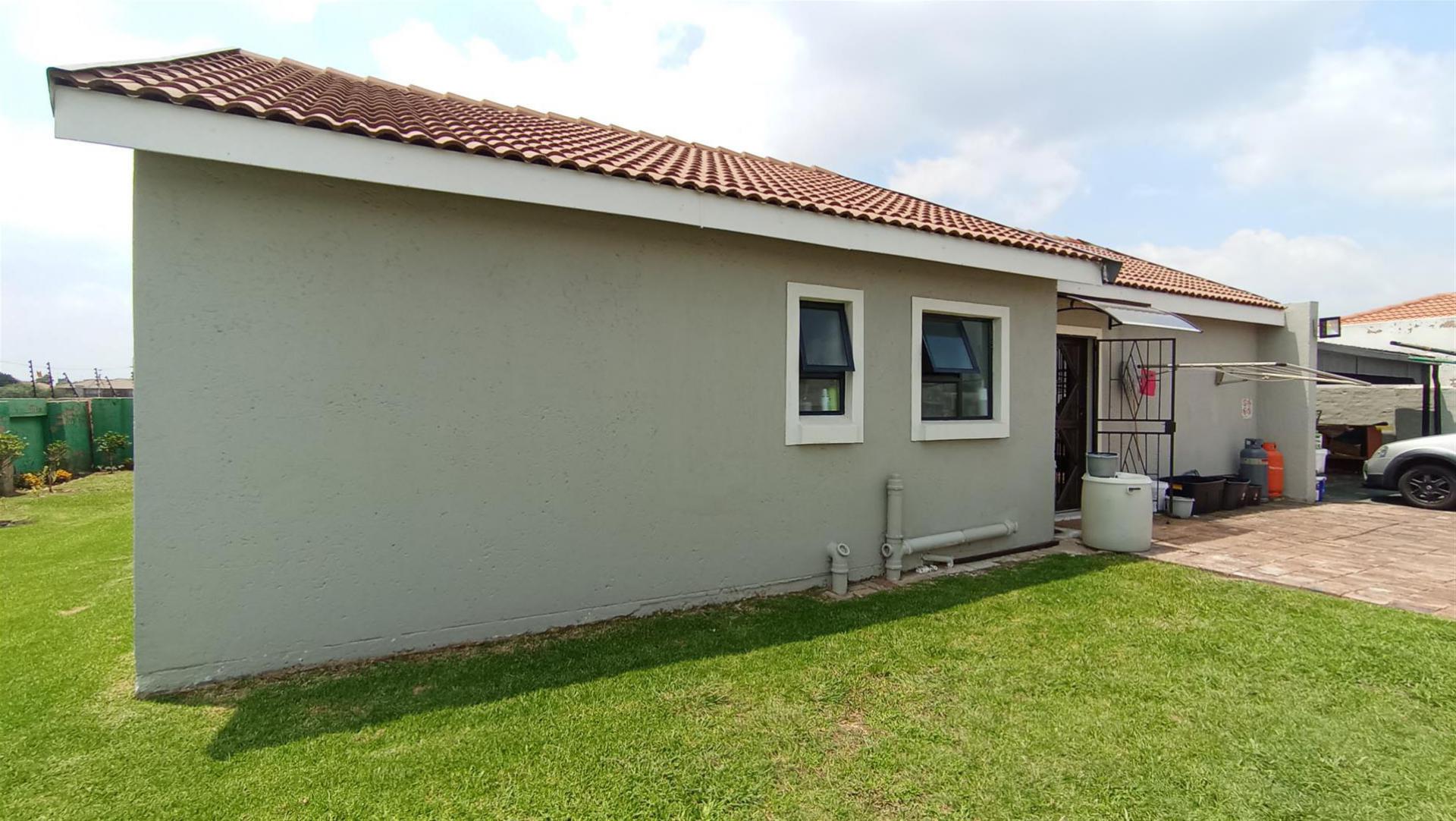 Backyard of property in Sonneveld