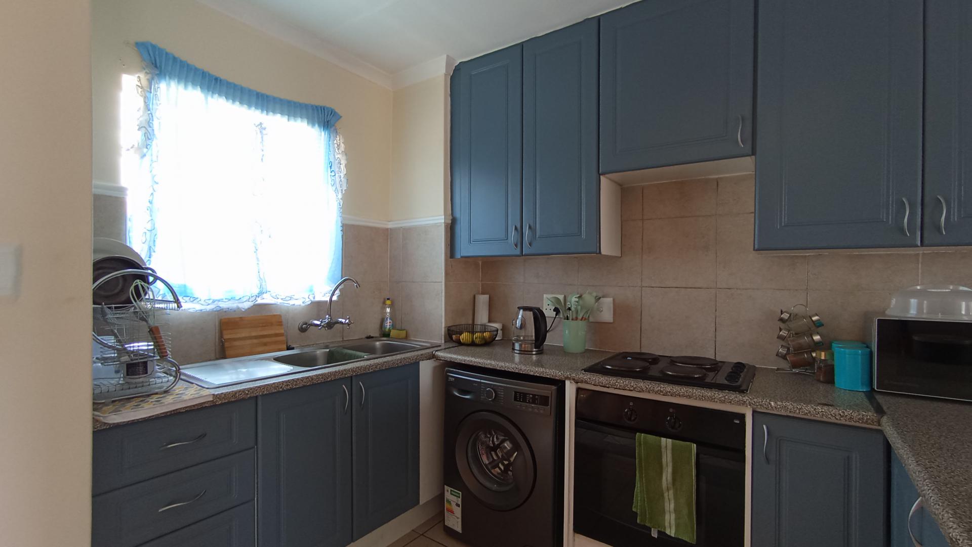Kitchen - 8 square meters of property in Sagewood