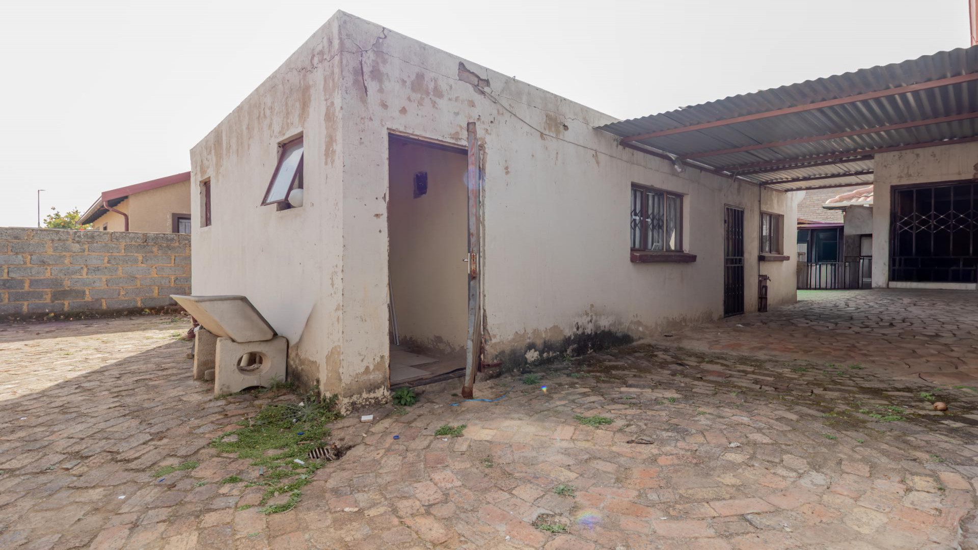 Carport  of property in Alliance