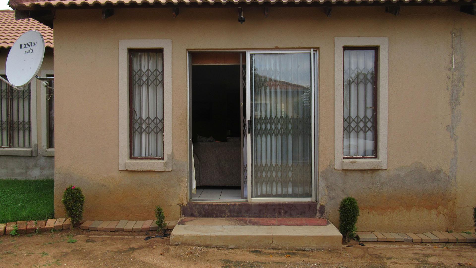 Front View of property in Cosmo City