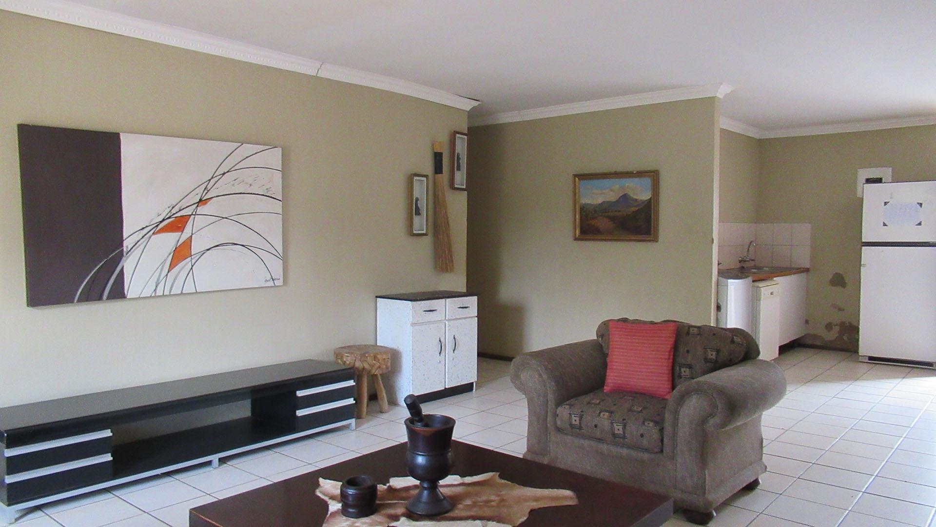 Lounges - 33 square meters of property in Cosmo City