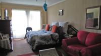 Main Bedroom - 27 square meters of property in Cosmo City