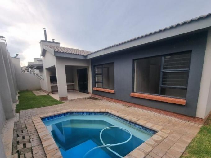 3 Bedroom Simplex for Sale For Sale in Waterval East - MR614778