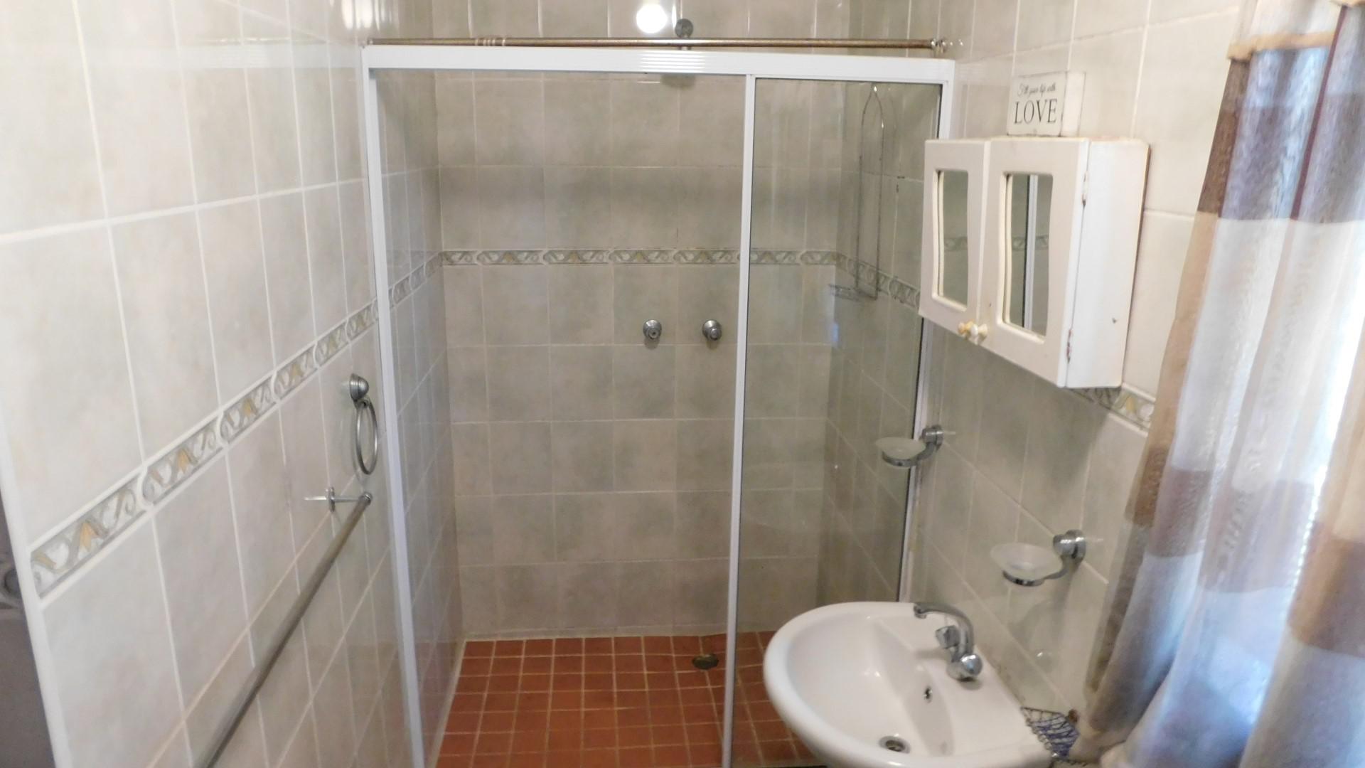 Main Bathroom - 8 square meters of property in St Micheals on Sea