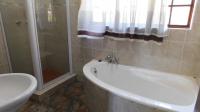 Bathroom 1 - 6 square meters of property in St Micheals on Sea