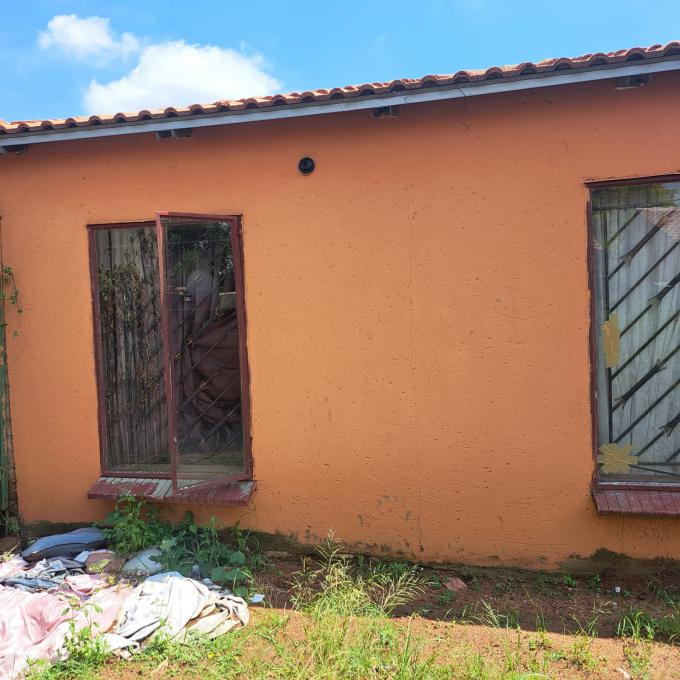 2 Bedroom House for Sale For Sale in Soshanguve - MR614816