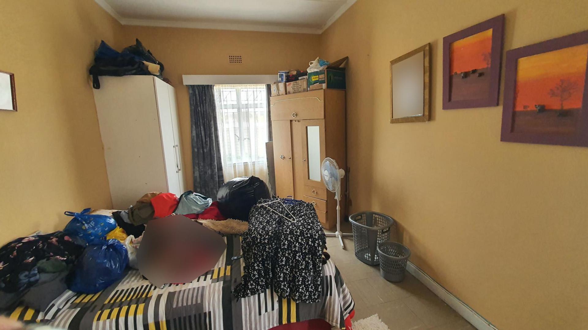 Bed Room 1 of property in Hennenman