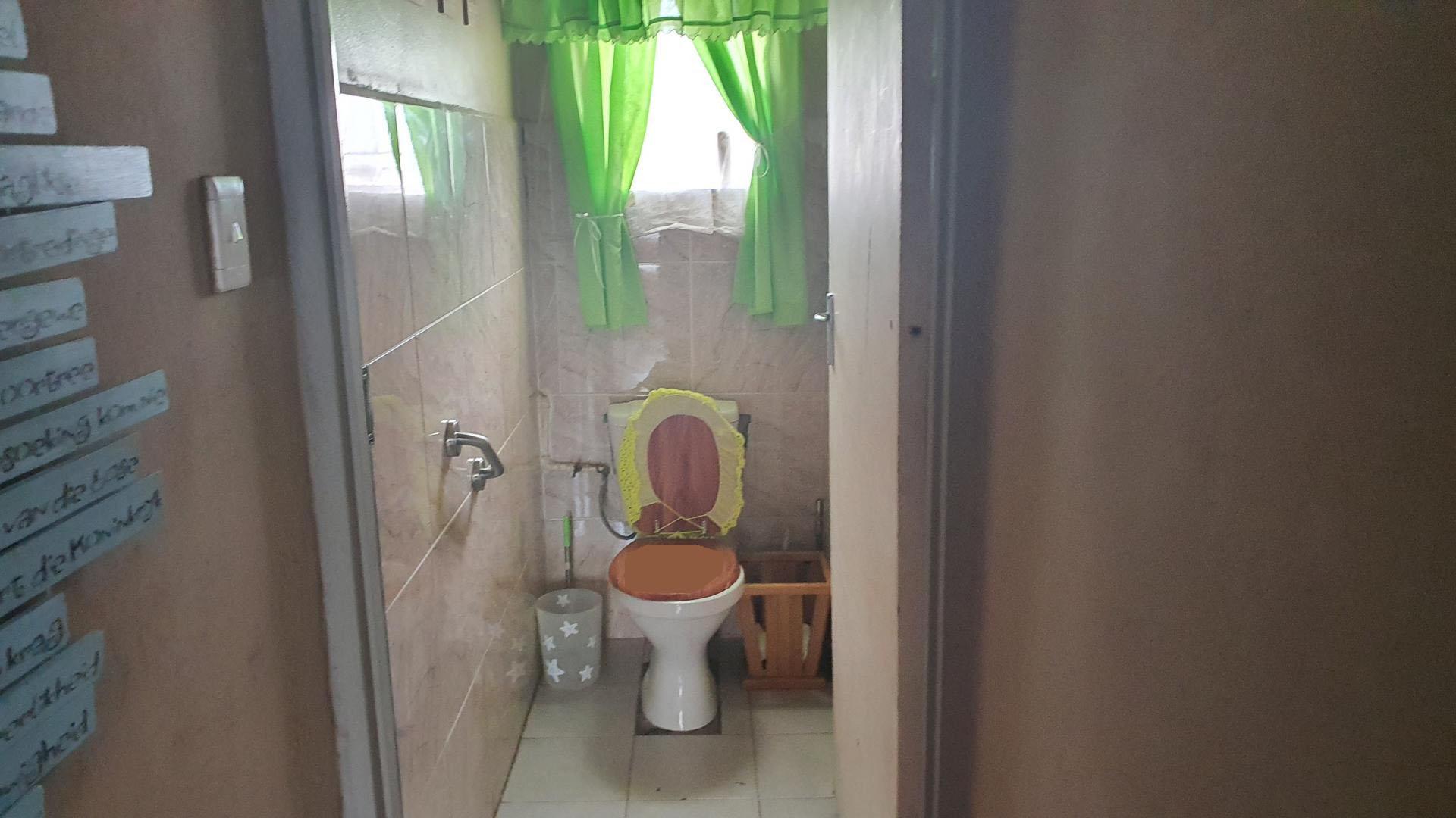 Bathroom 1 of property in Hennenman