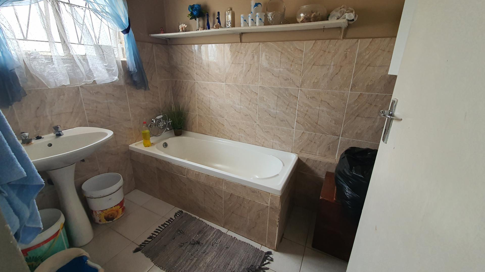 Bathroom 1 of property in Hennenman