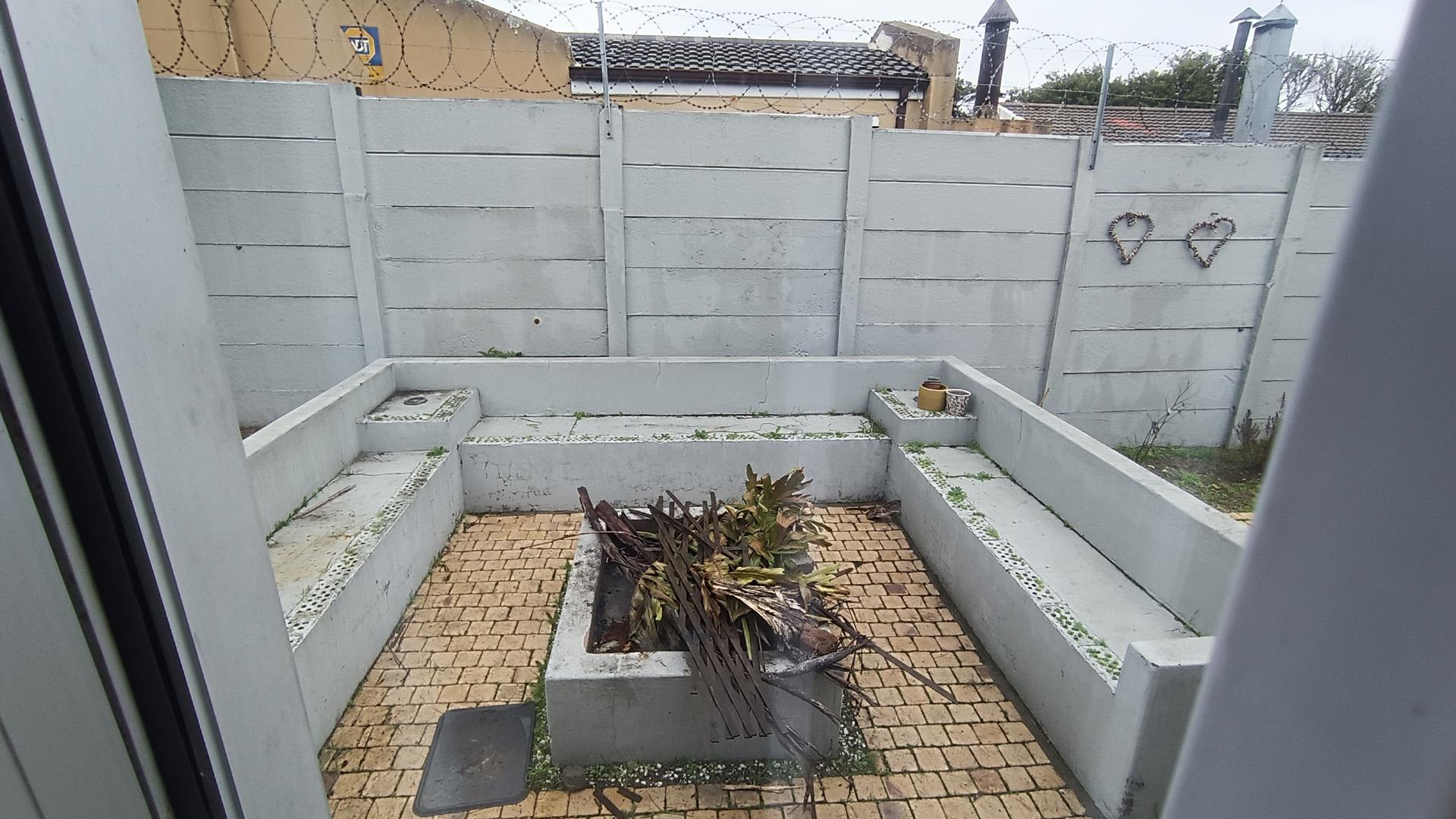 Backyard of property in Meyerhof