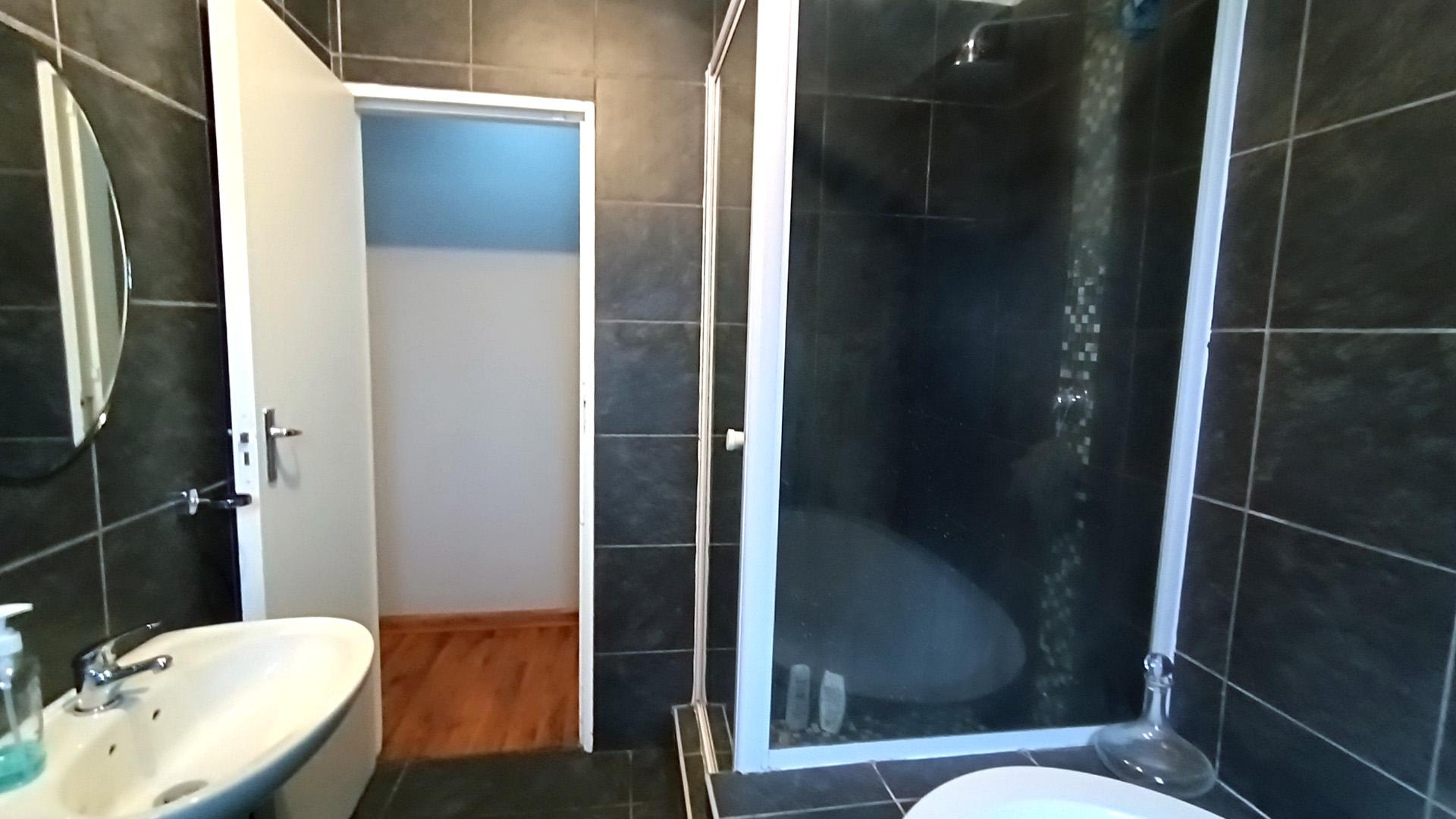 Bathroom 1 - 8 square meters of property in Meyerhof