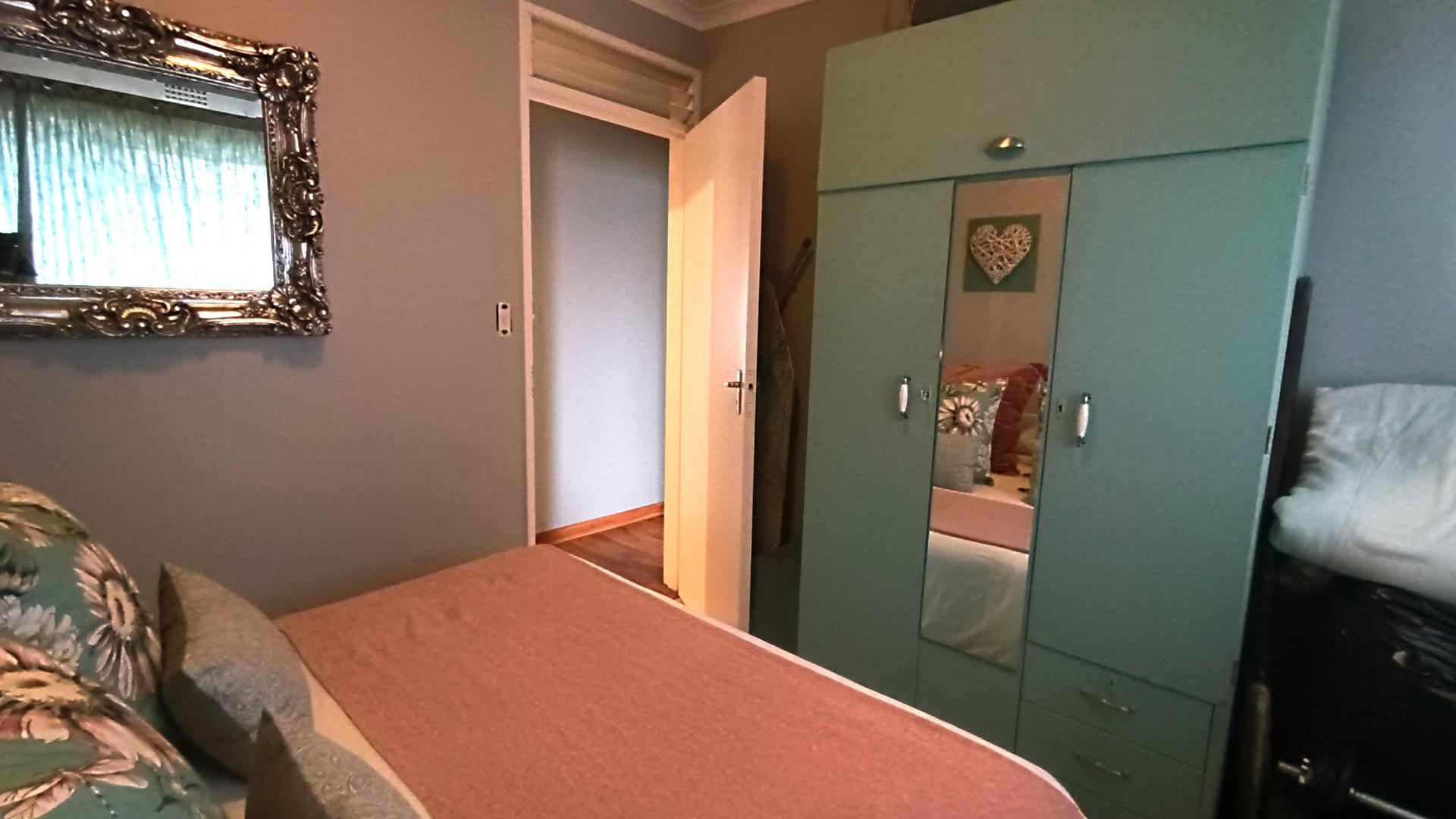 Bed Room 1 - 10 square meters of property in Meyerhof