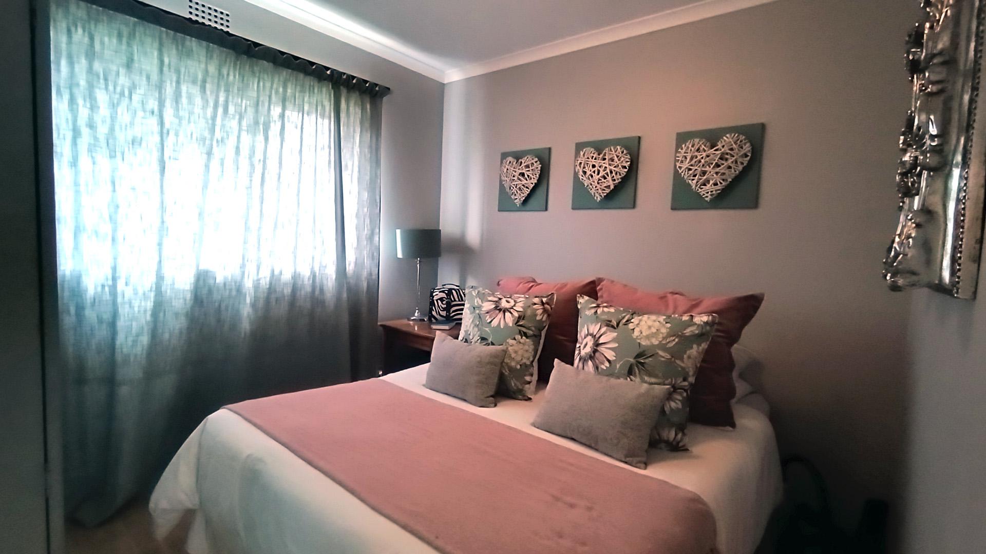 Bed Room 1 - 10 square meters of property in Meyerhof