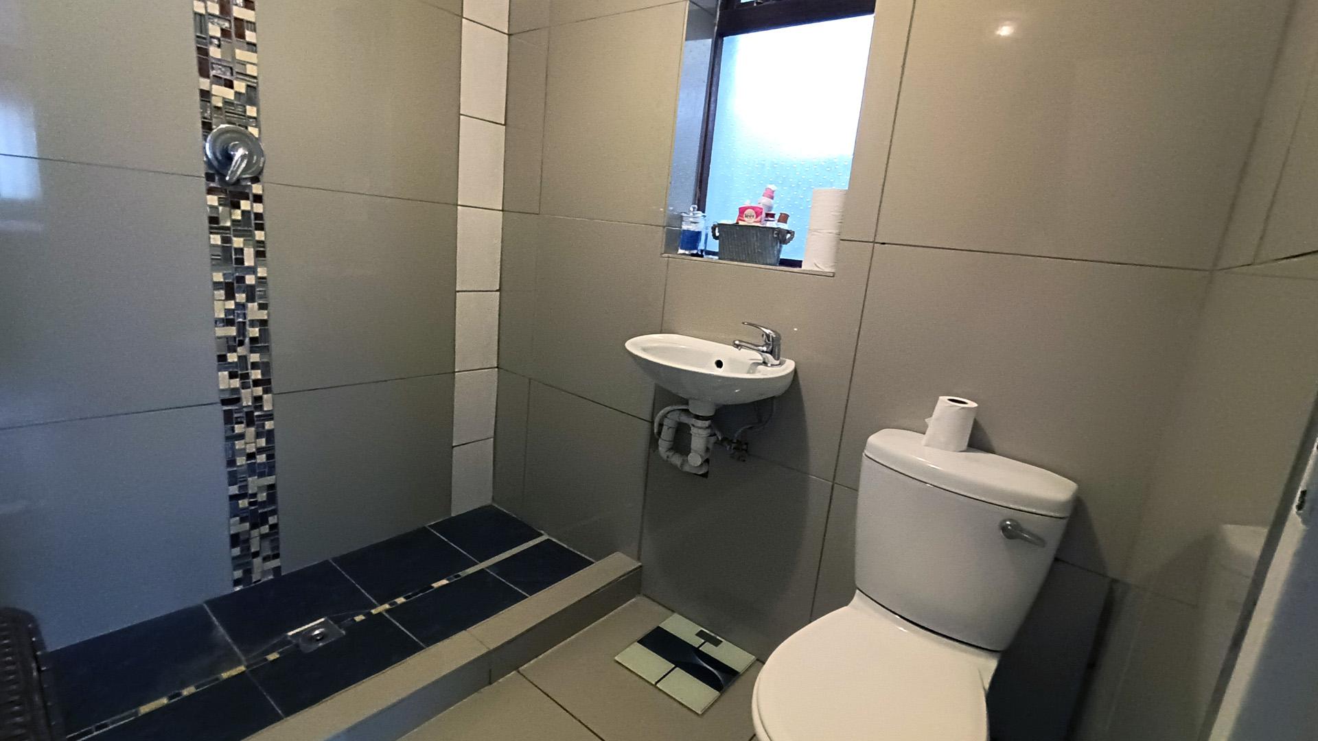 Main Bathroom - 5 square meters of property in Meyerhof