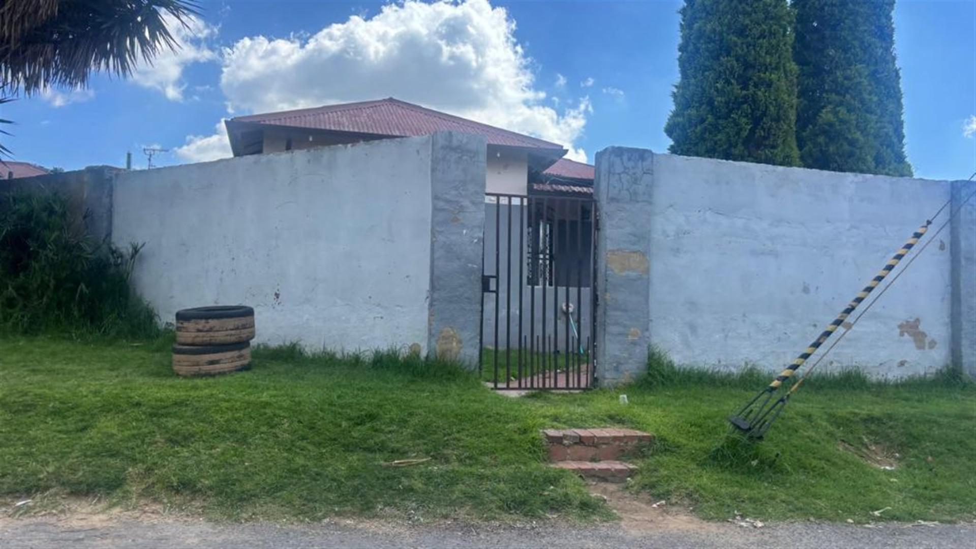Front View of property in South Hills