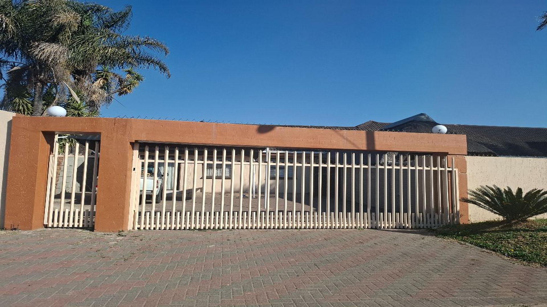 Front View of property in Vanderbijlpark