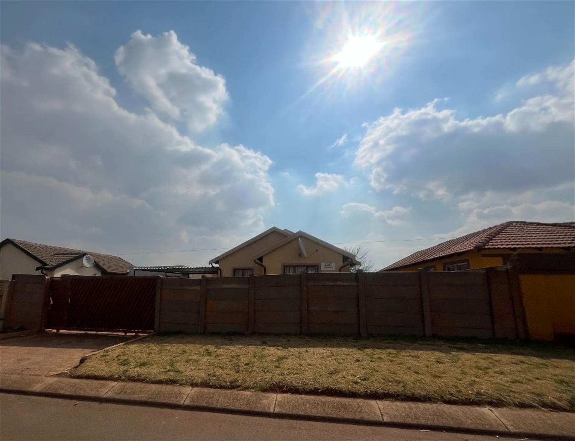 Front View of property in Dawn Park