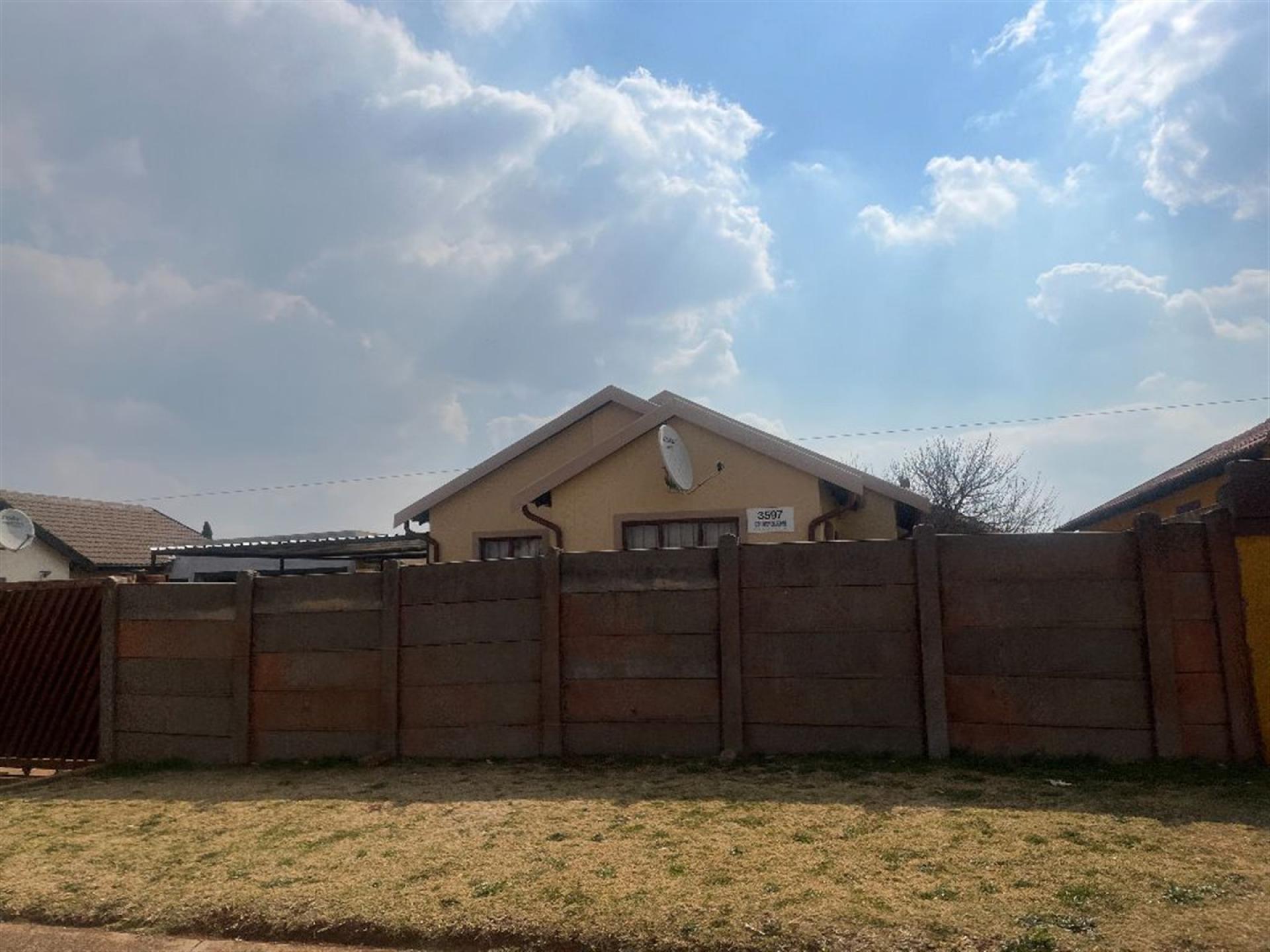 Front View of property in Dawn Park