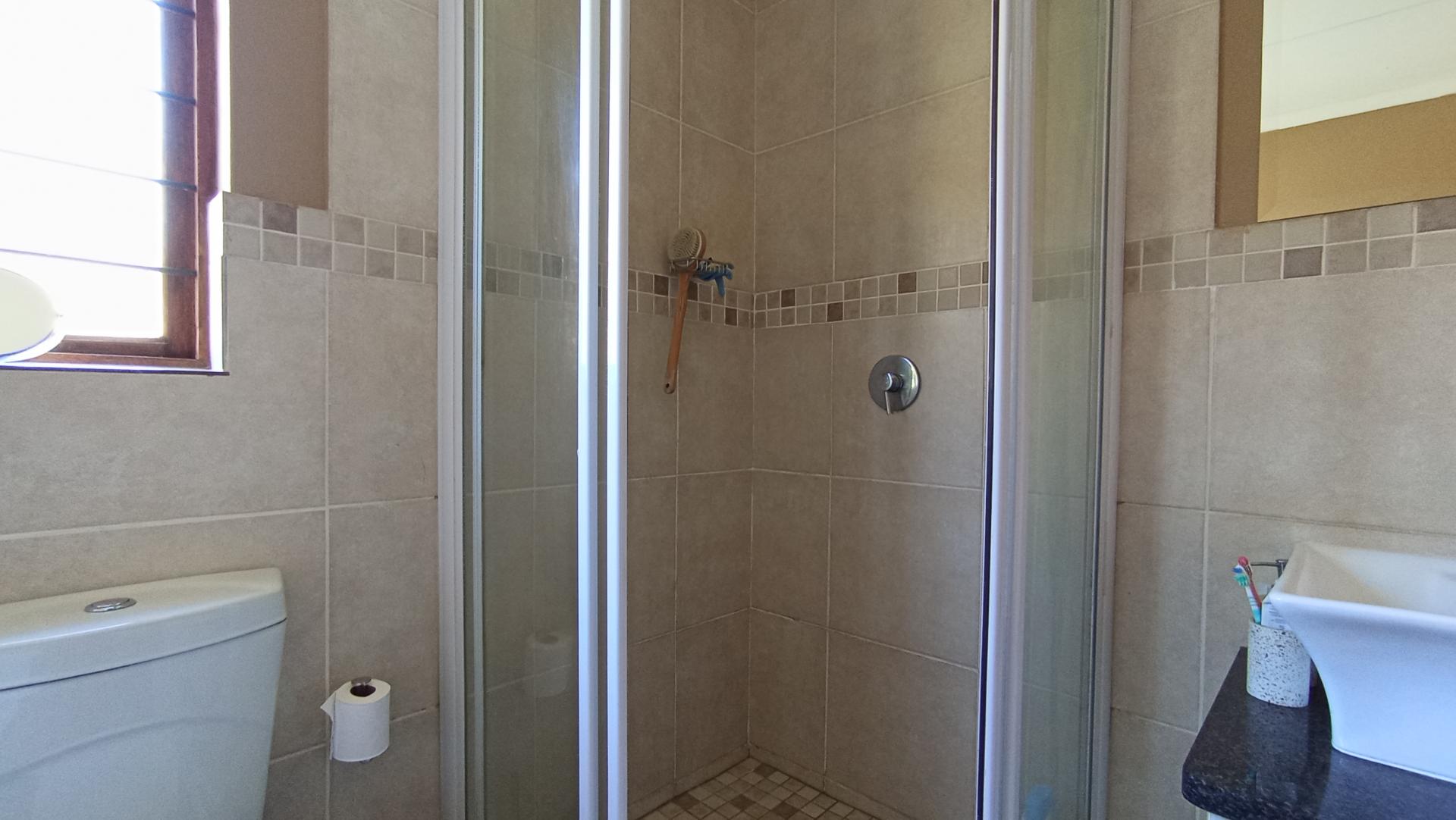 Main Bathroom - 5 square meters of property in Rua Vista