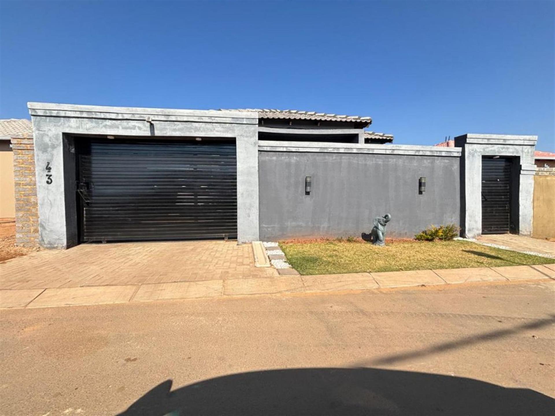 Front View of property in Lehae