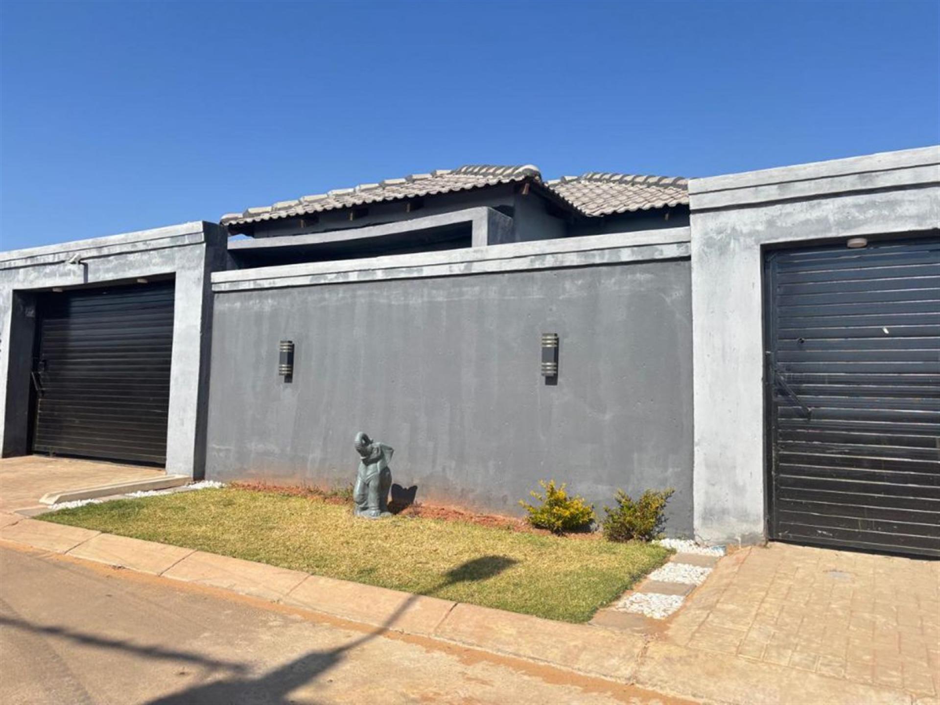 Front View of property in Lehae