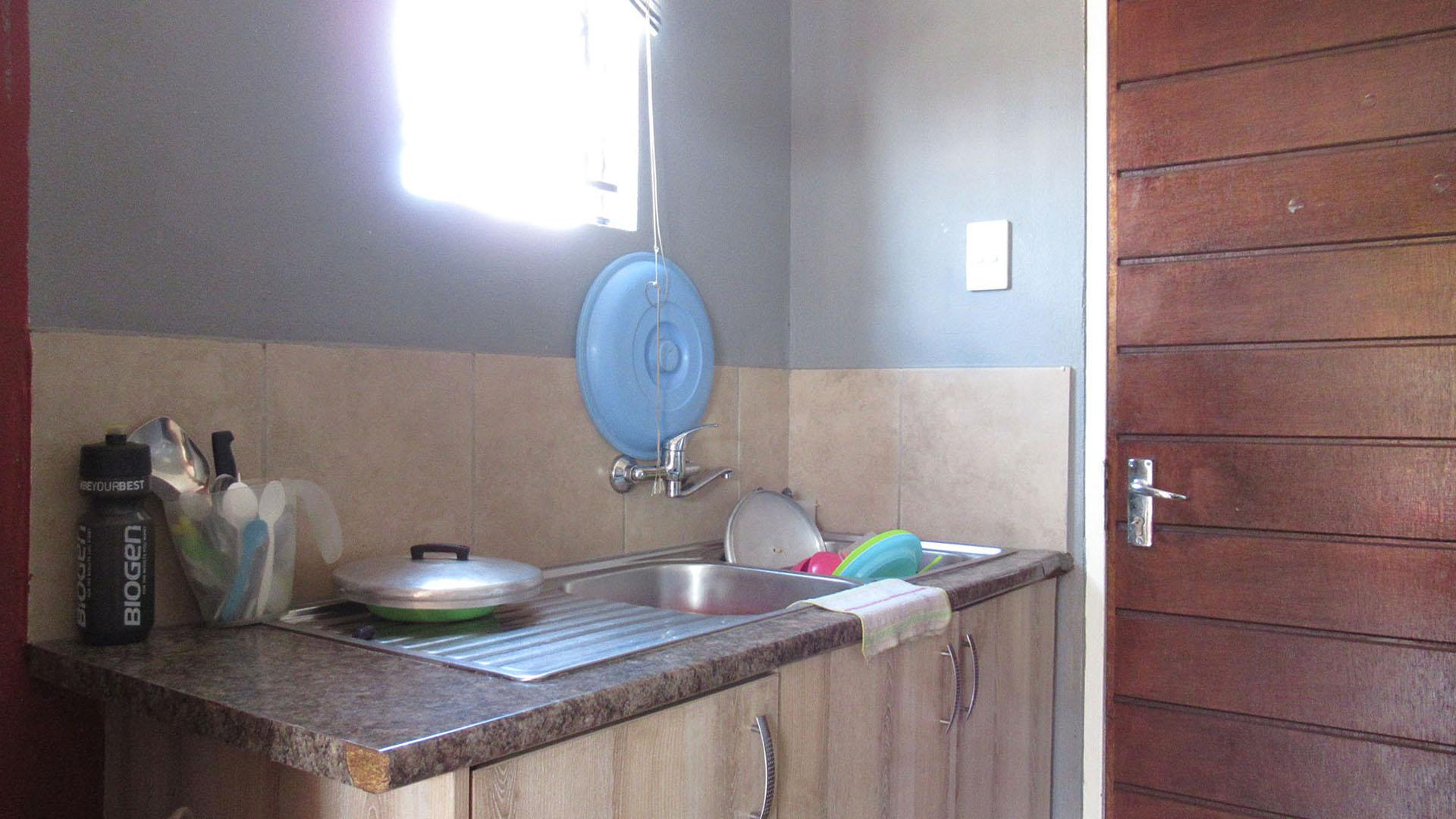 Kitchen - 4 square meters of property in Savanna City