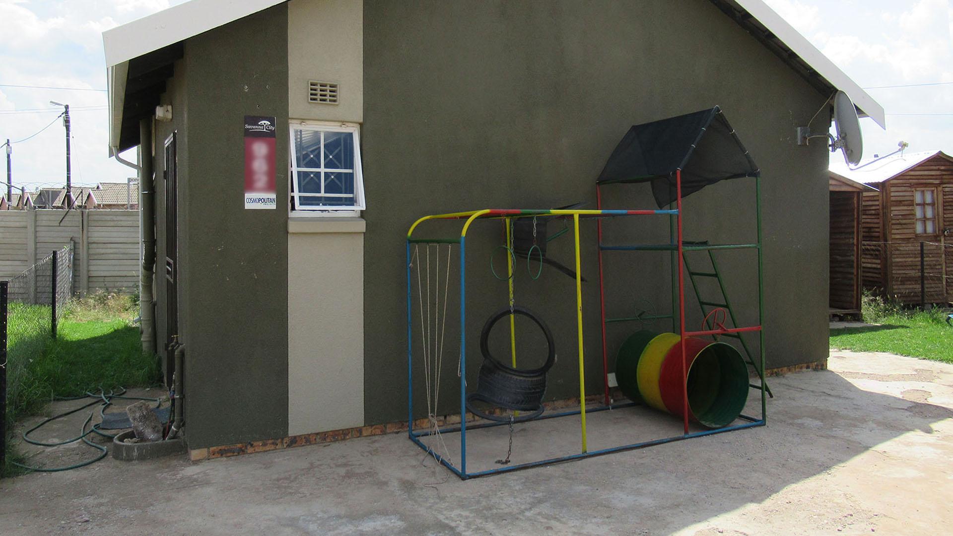 Front View of property in Savanna City