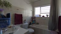 Bathroom 1 - 5 square meters of property in Bromhof