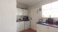 Kitchen - 10 square meters of property in Bromhof