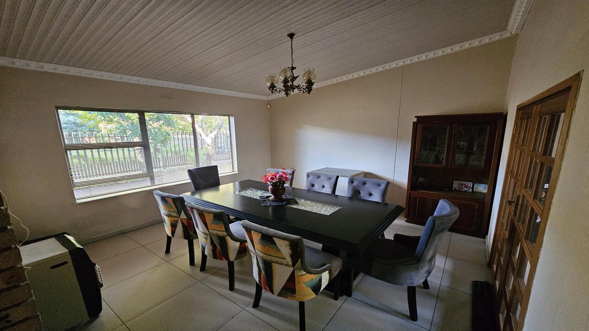 Dining Room of property in Riebeeckstad