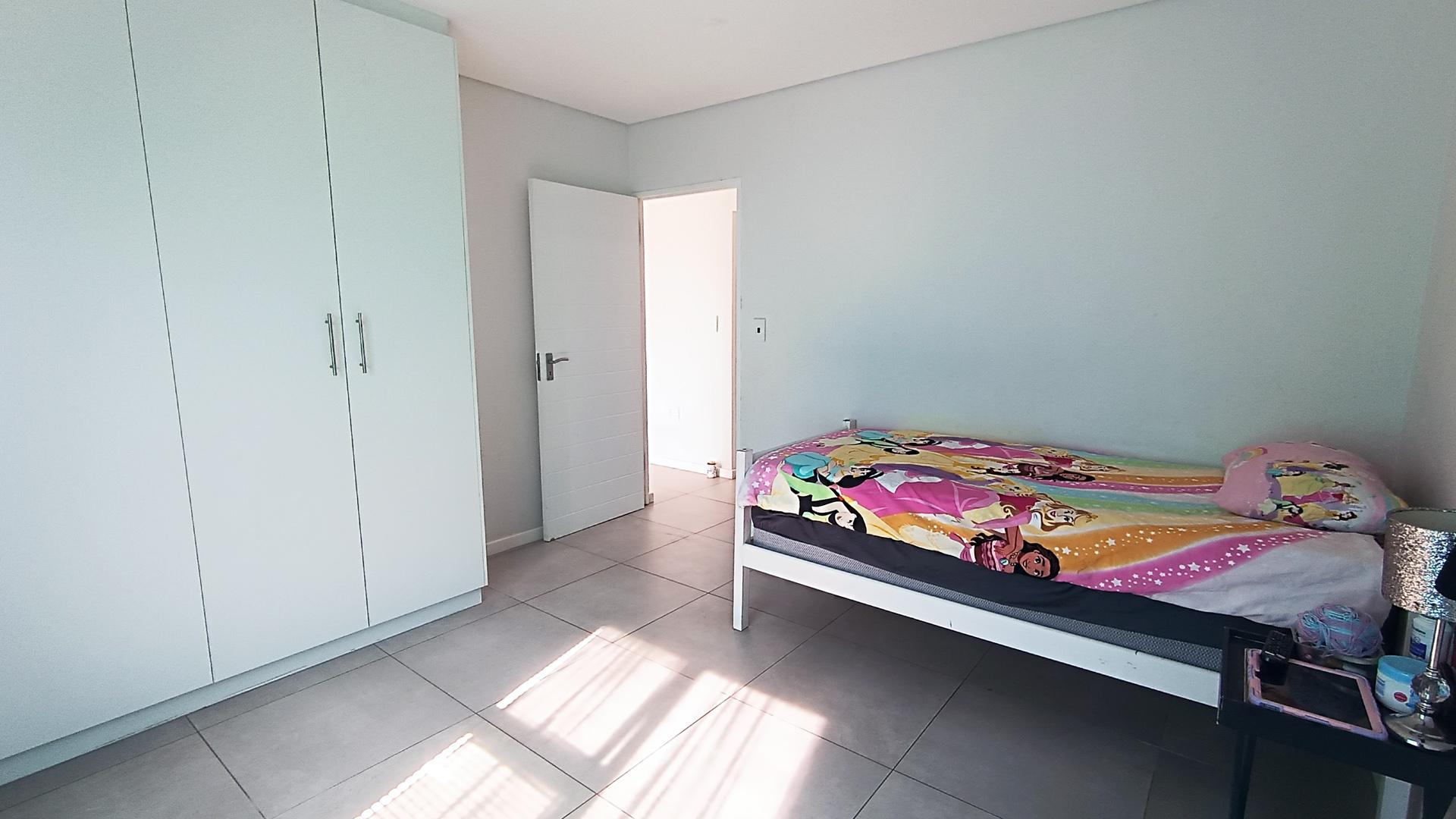 Bed Room 2 - 17 square meters of property in Kraaifontein
