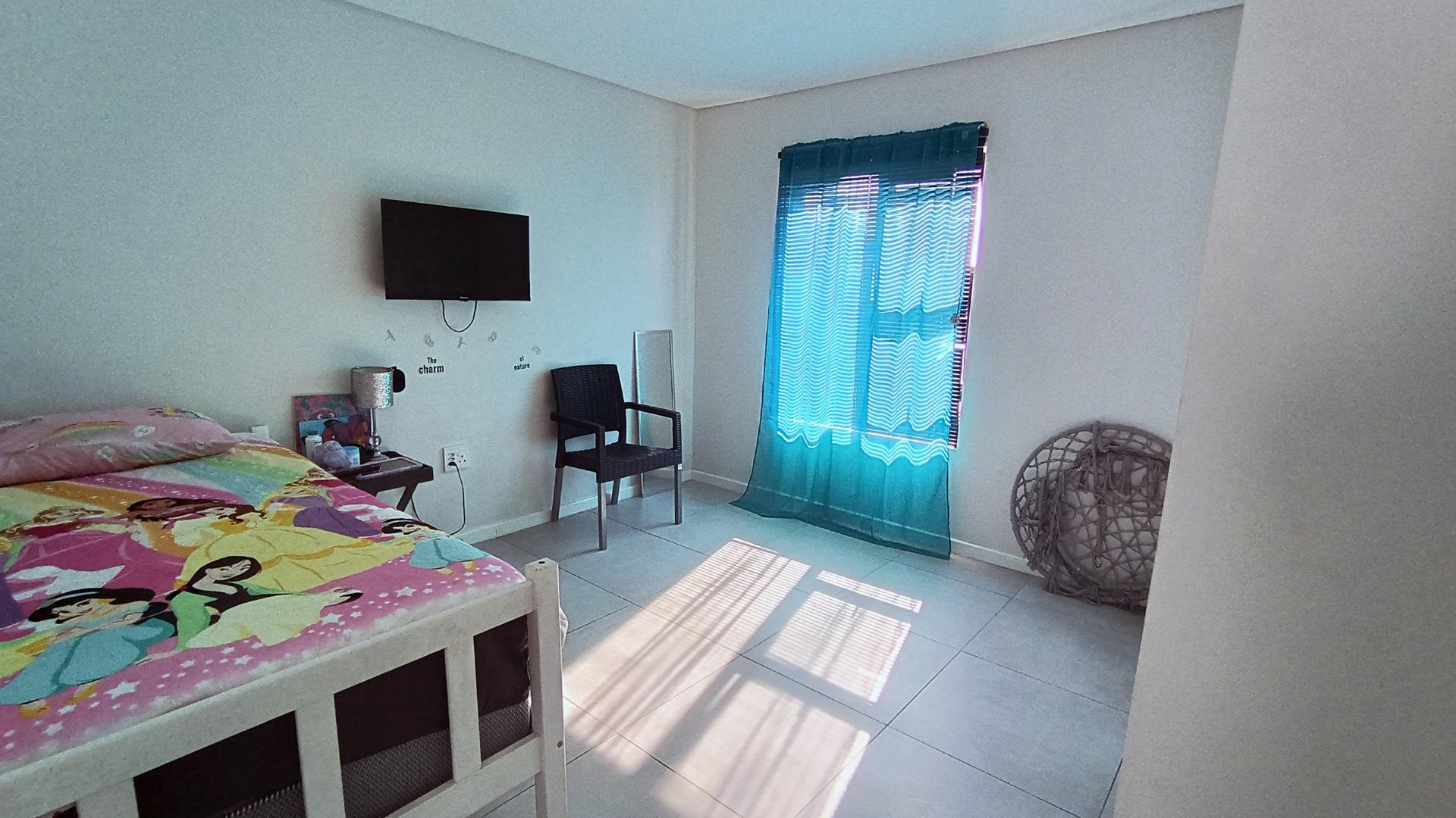 Bed Room 2 - 17 square meters of property in Kraaifontein