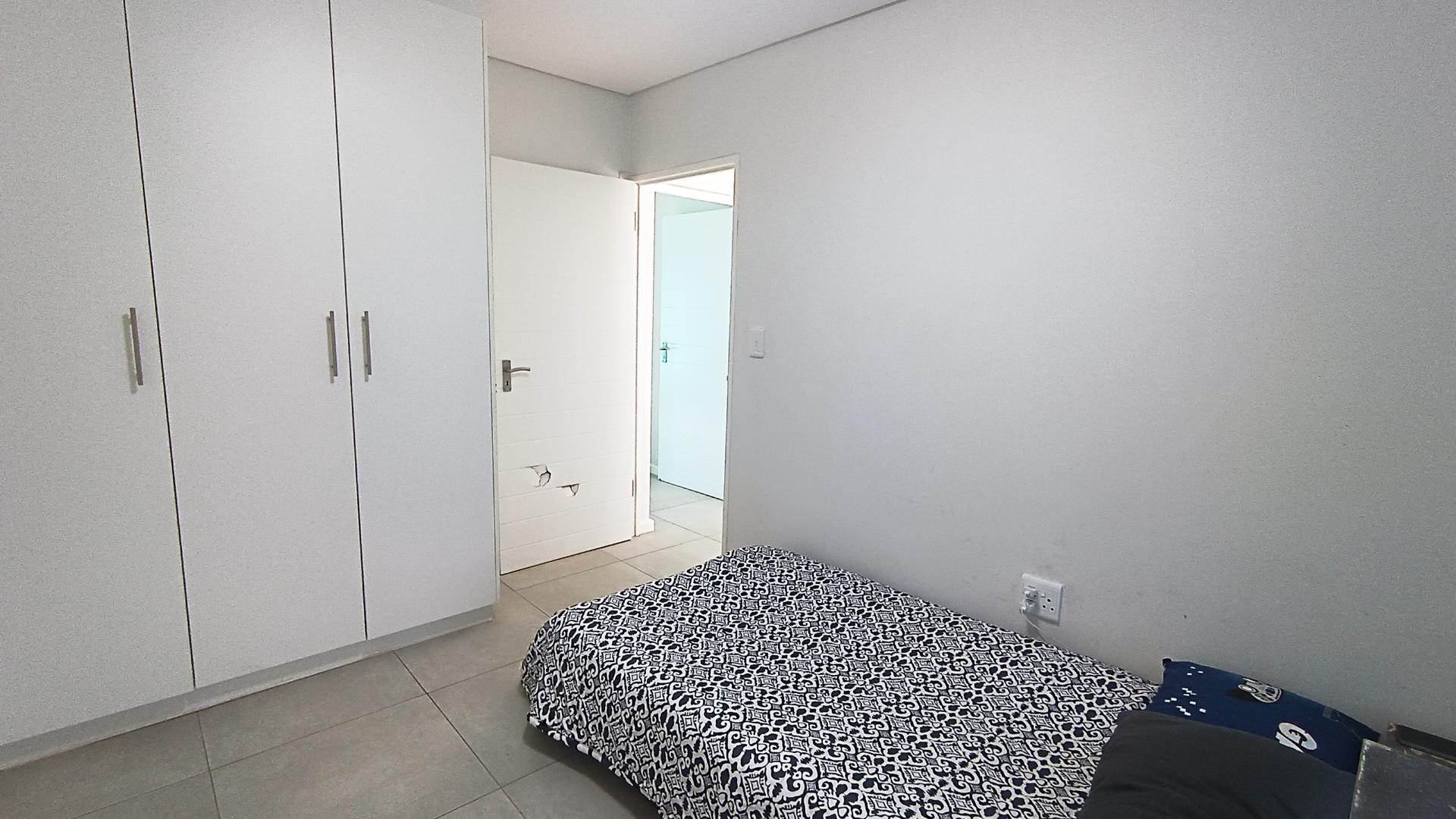 Bed Room 1 - 12 square meters of property in Kraaifontein