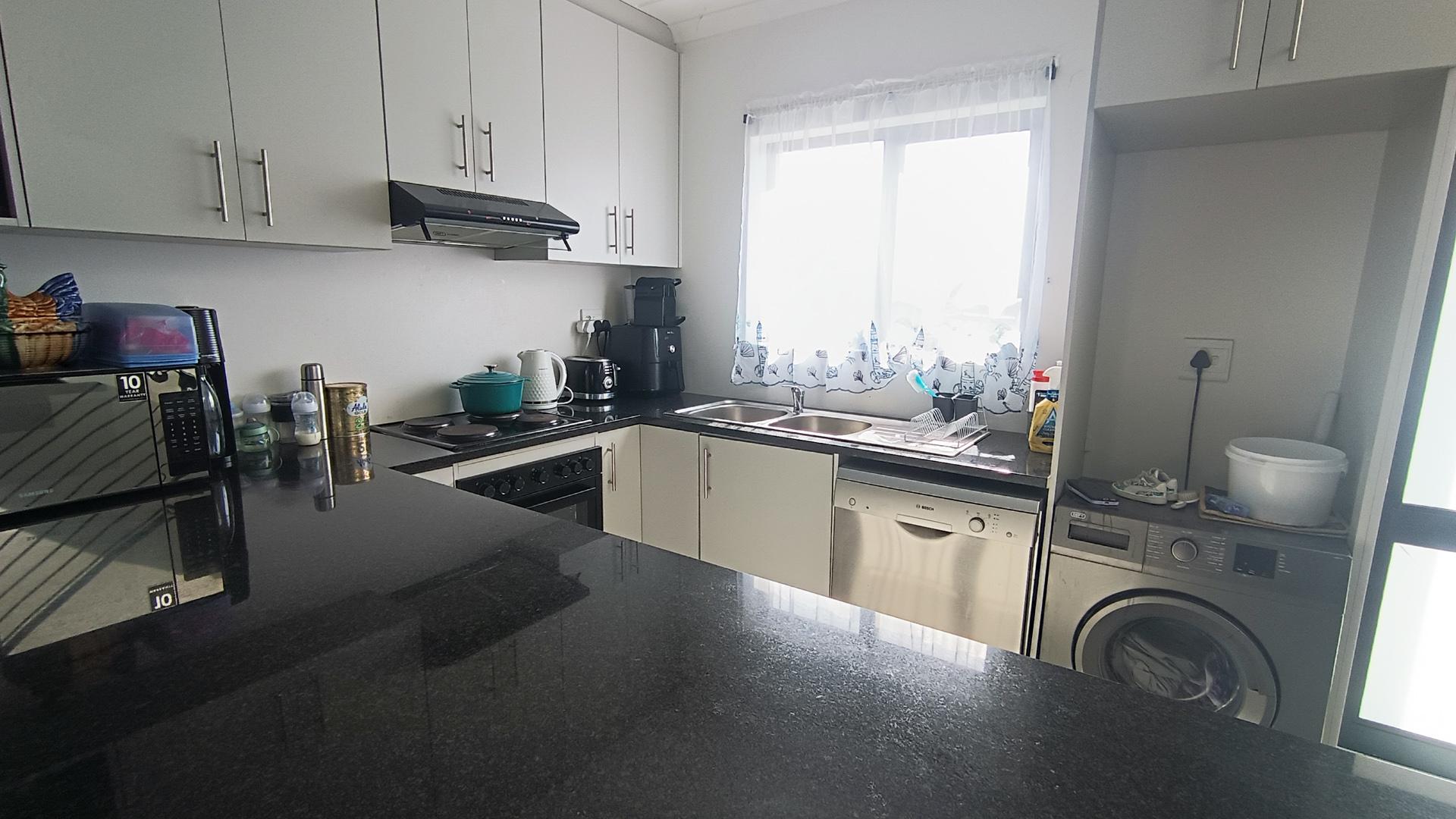 Kitchen - 12 square meters of property in Kraaifontein