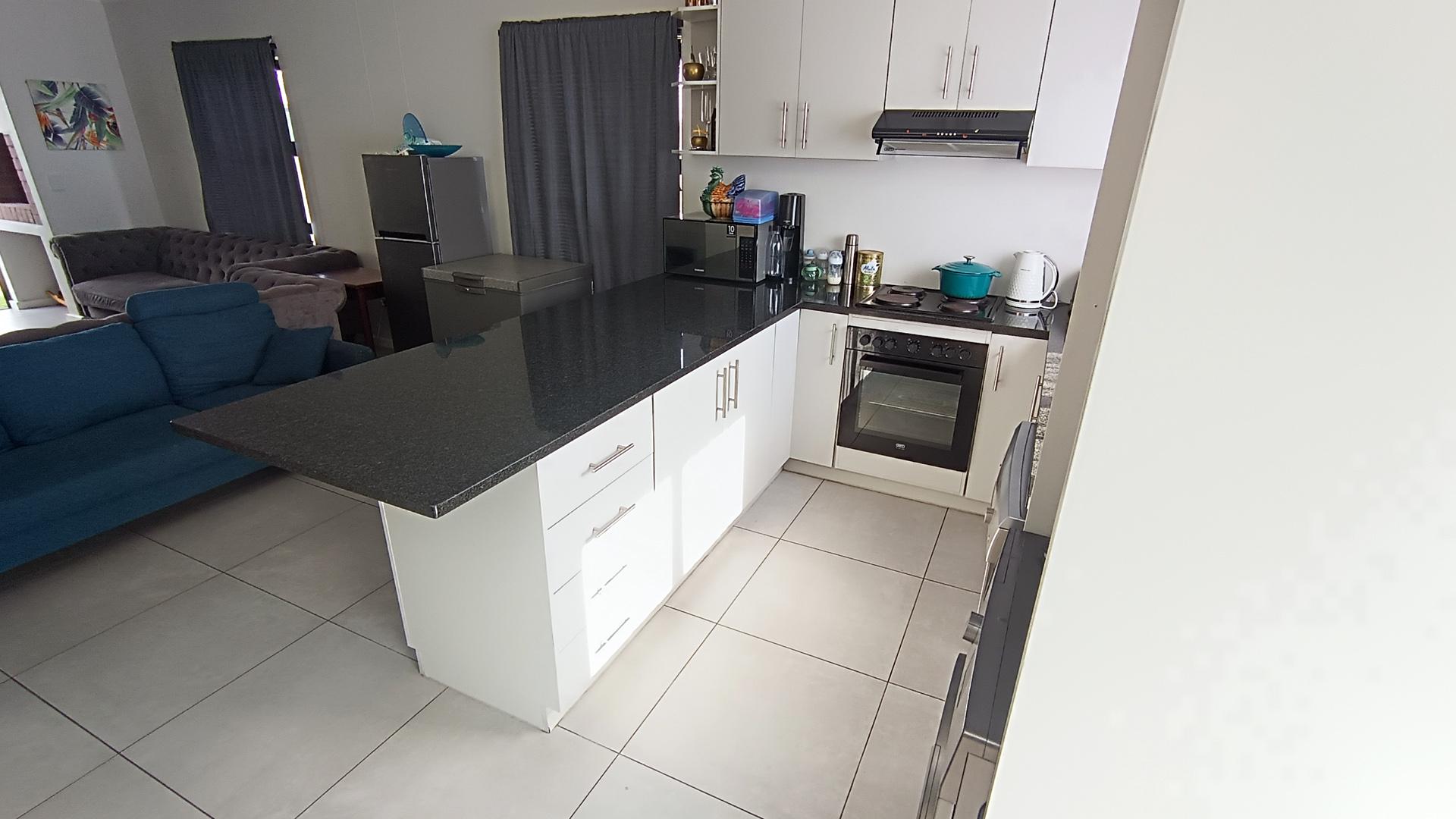 Kitchen - 12 square meters of property in Kraaifontein