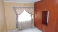 Bed Room 2 - 14 square meters of property in Lovu