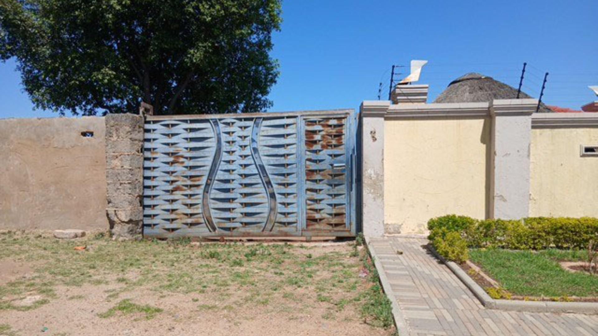 Front View of property in Birch Acres
