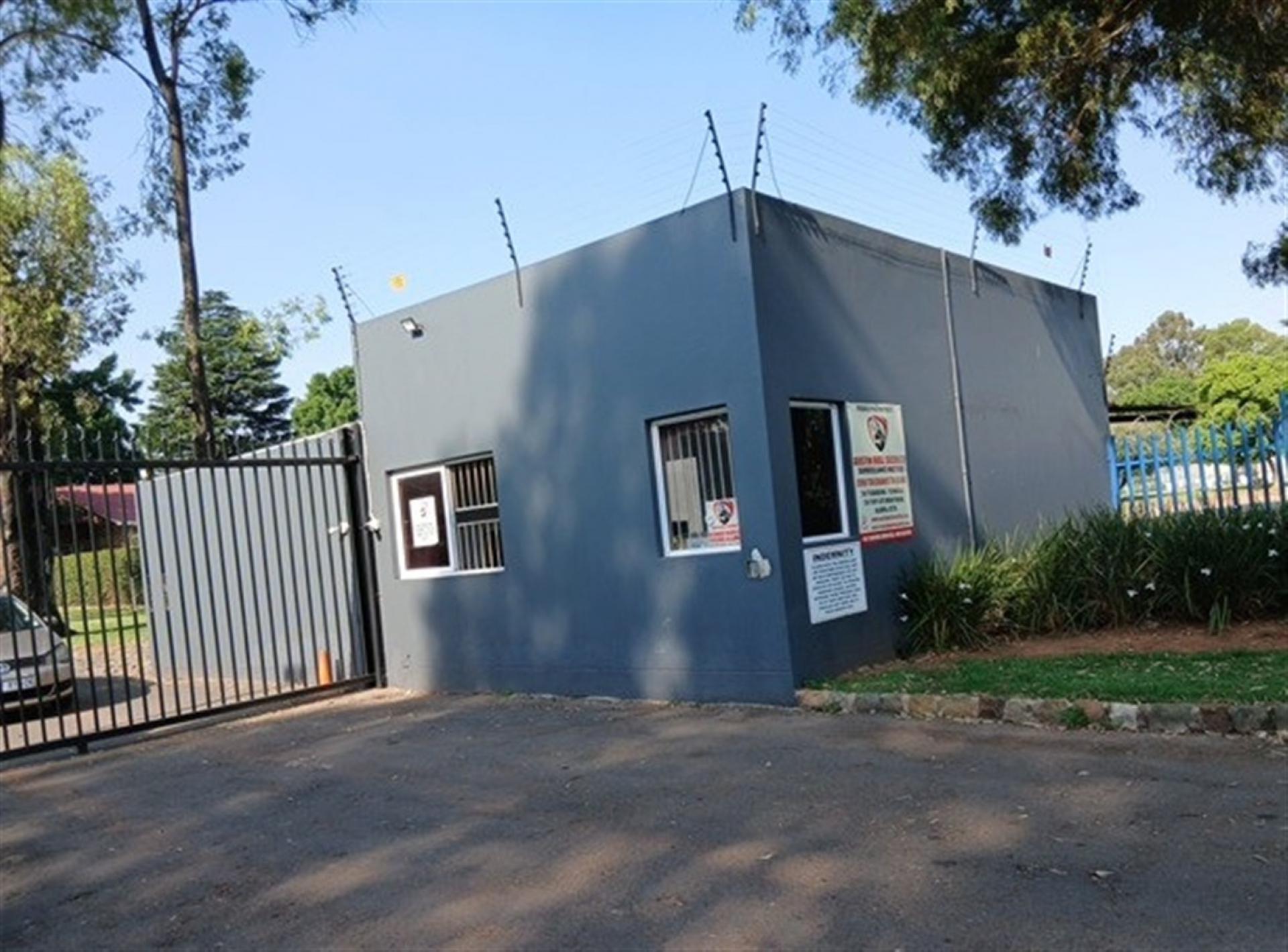 Front View of property in Comet