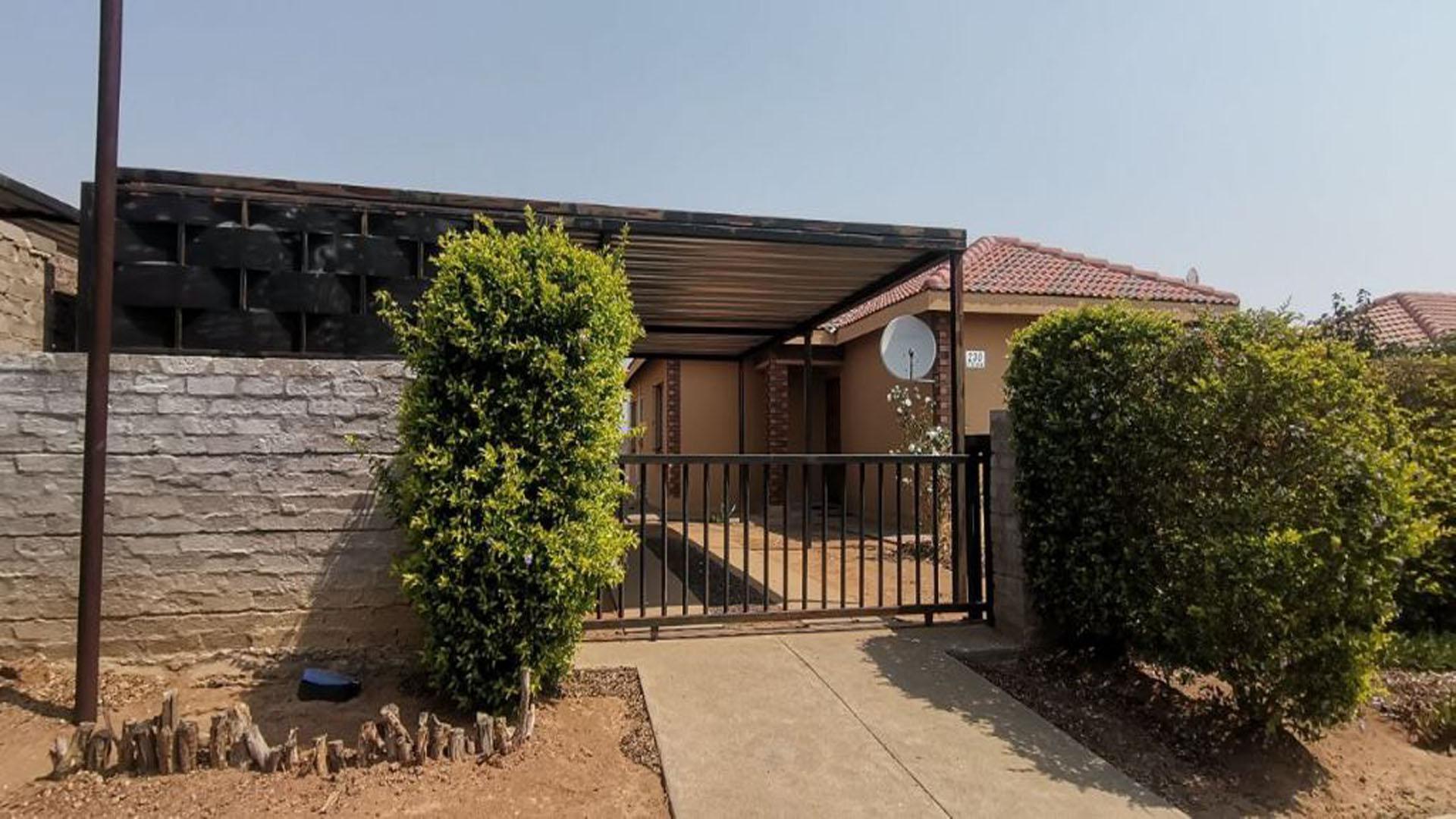Front View of property in Mogwase