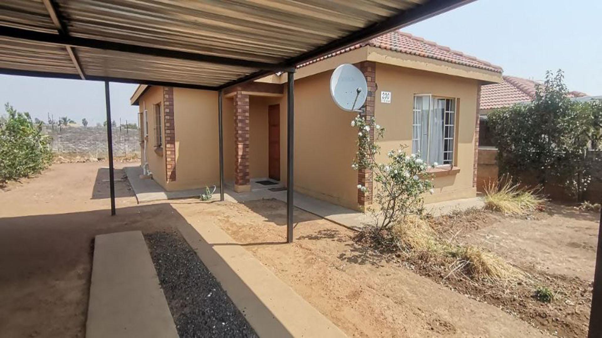 Front View of property in Mogwase