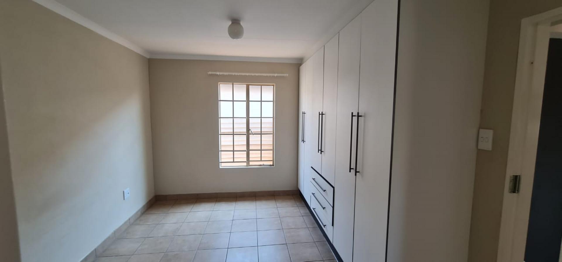 Main Bedroom of property in Palm Ridge