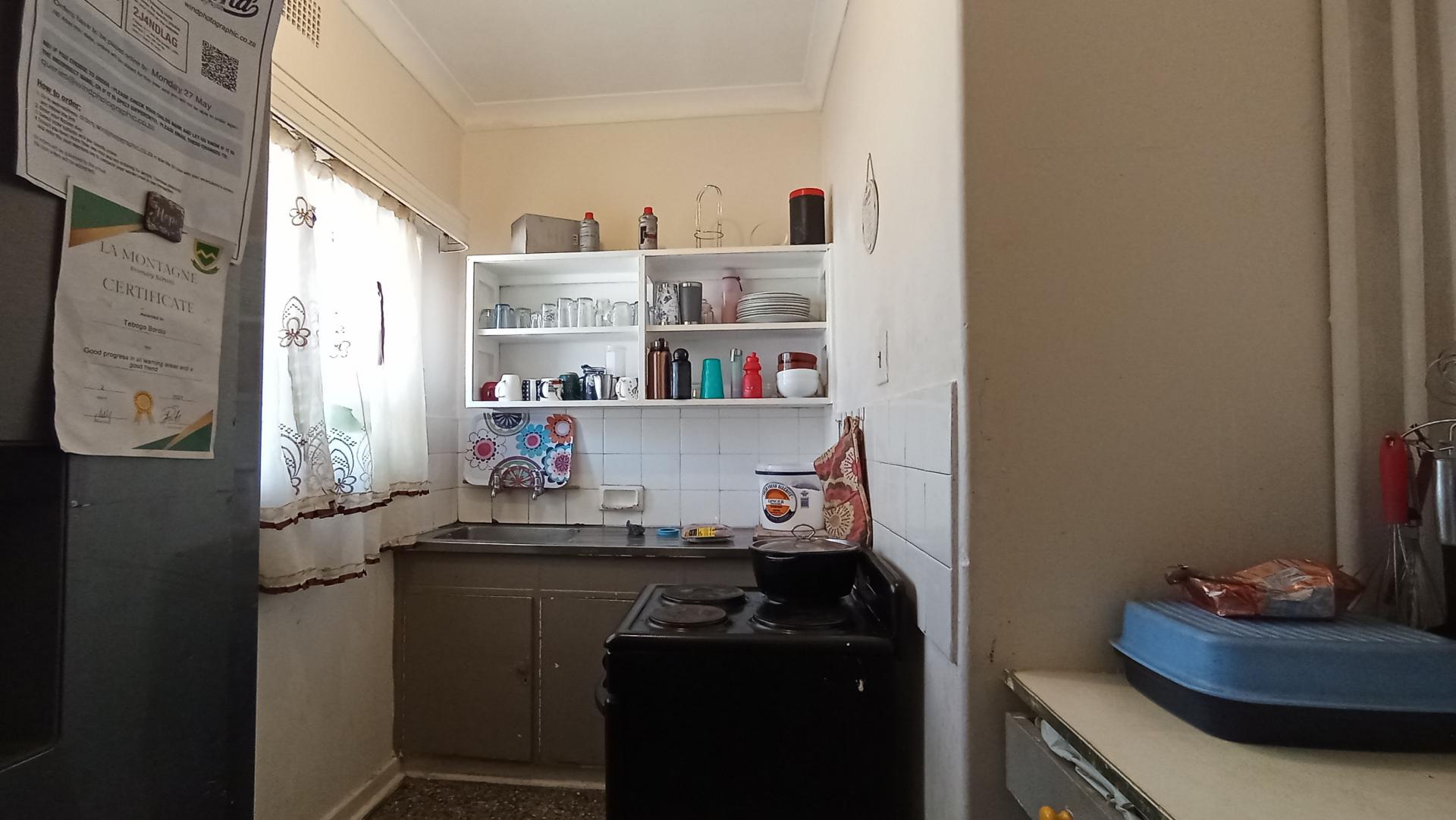 Kitchen - 6 square meters of property in Gezina